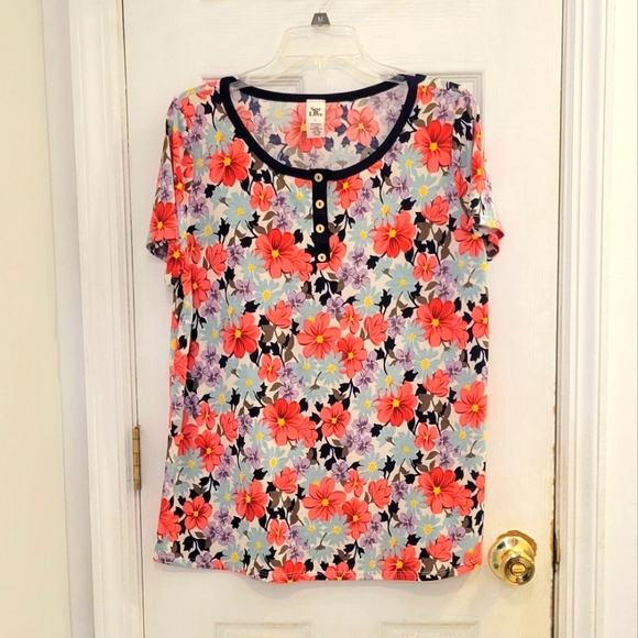 Sew In Love NWOT Floral Henley Top Large - Picture 7 of 9